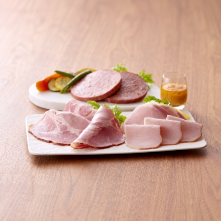 三田屋本店ロースハム詰合せ ロースハムスライス60g×1、ハム用ドレッシング120ml×1、カタロースハム80g×1、玉ねぎソーセージ120g×1