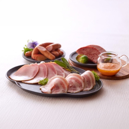 三田屋本店ロースハム詰合せ ロースハム250g×1、ハム用ドレッシング120ml×1、ベリーハムスライス60g×1、玉ねぎソーセージ120g×1、ポークソーセージ150g×1