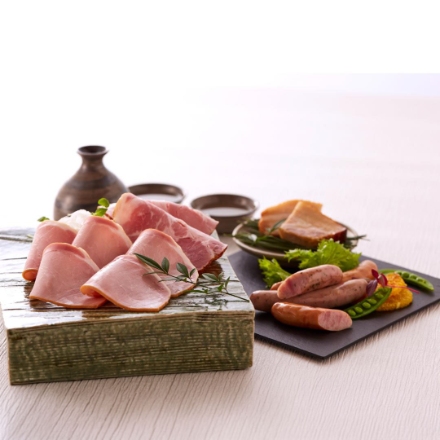 三田屋本店ロースハム詰合せ ロースハム250g×1、カタロースハム80g×1、焼豚250g×1、ポークソーセージ150g×1、ハーブソーセージ150g×1