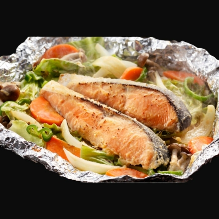 北海道　知床羅臼 鮭のちゃんちゃん焼き秋鮭味噌漬切身80g×3枚、添付味噌たれ30g×3袋)