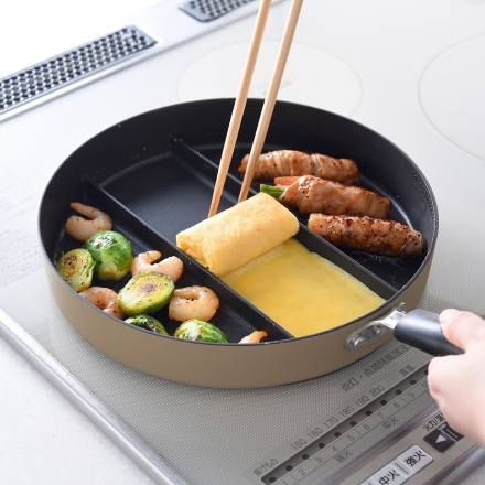 センターエッグトリプルパン 24cm 時短 仕切りフライパン 3品 時短料理 同時調理 カフェラテ