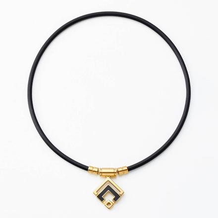 コラントッテ 磁気ネックレス TAO ネックレスα ARAN(アラン) ブラック クラシックゴールド Lサイズ ABARD52L