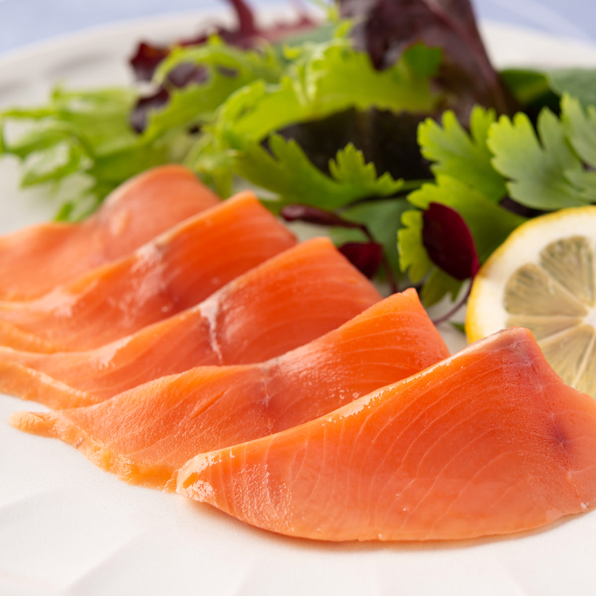 秋鮭スモークサーモン切り落としとパスタソースセット 〔スモーク切り落とし150g×2、パスタソース80g×4〕 北海道 魚 食材セット 三協水産