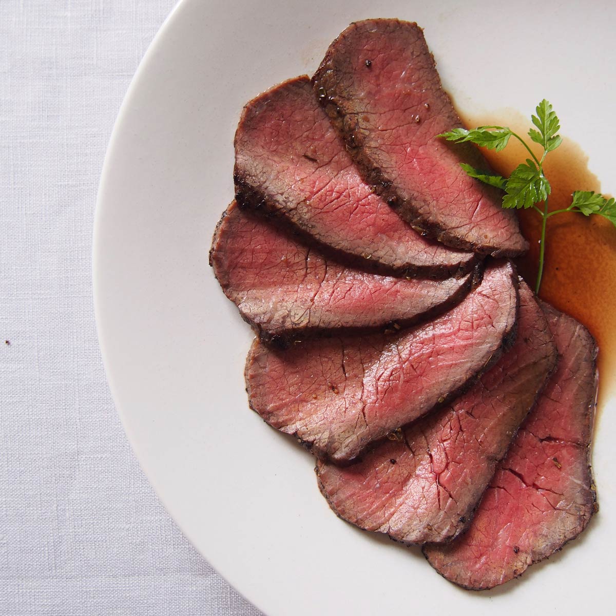 丸福商店 岐阜県産黒毛和牛 みなと牛 ブロック肉 赤身 モモ肉 カタ肉 塊肉 ステーキや焼き肉に〔約1kg〕