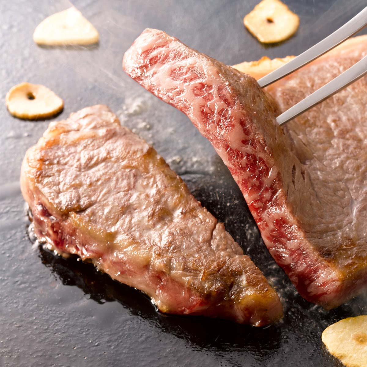 高橋畜産食肉　山形牛 ロースステーキ2枚入り〔300g〕 山形県