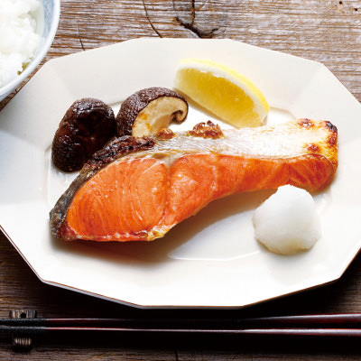 新潟の伝統の味　越後寒風干し塩引鮭　 半身　１ｋｇ前後（約１２切） ｜　株式会社清起商店・新潟県