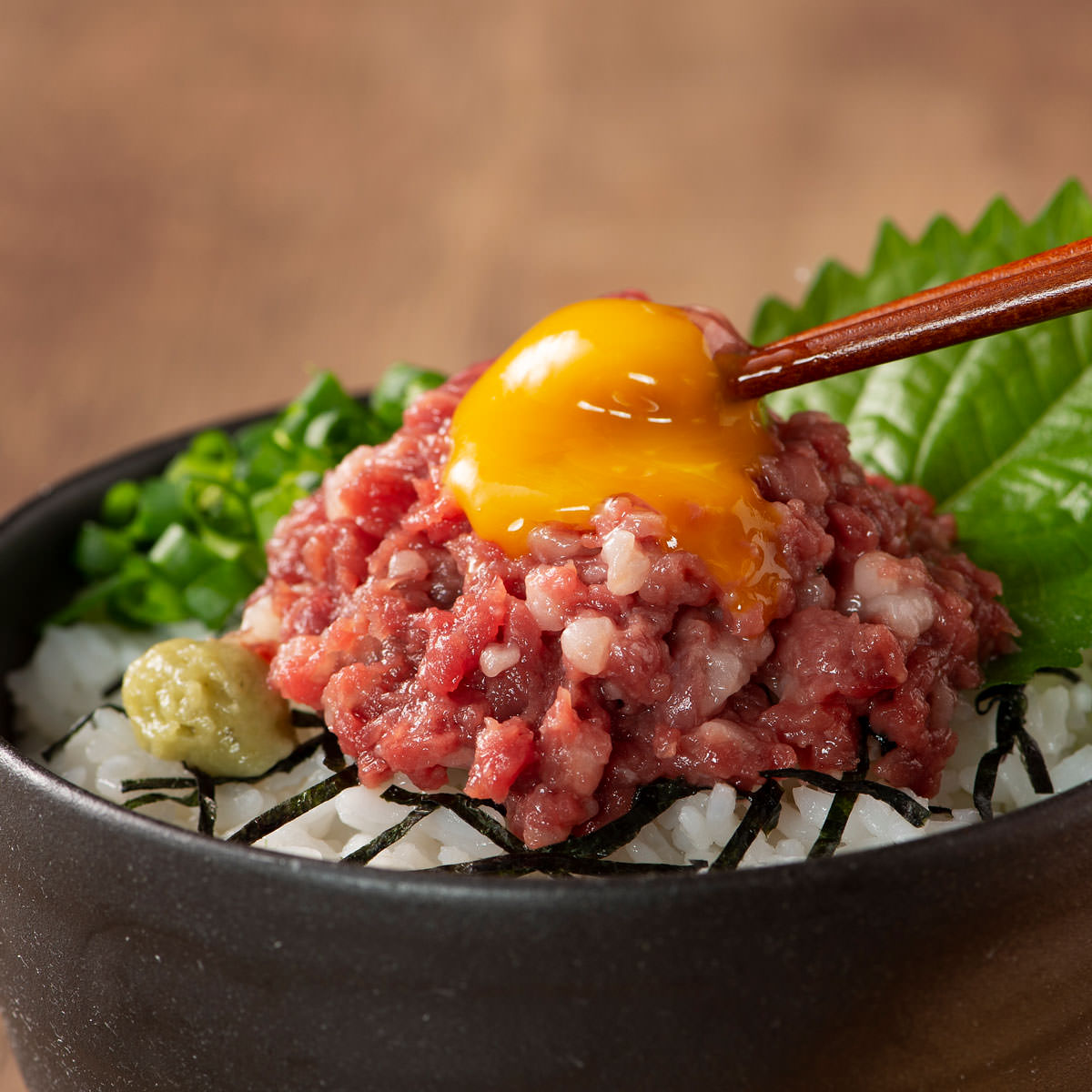 フジチク ふじ馬刺し 手巻きセット 〔ユッケ50g×2、ネギトロ50g×2、馬刺しのたれ5ml×2、ユッケたれ10g×2〕