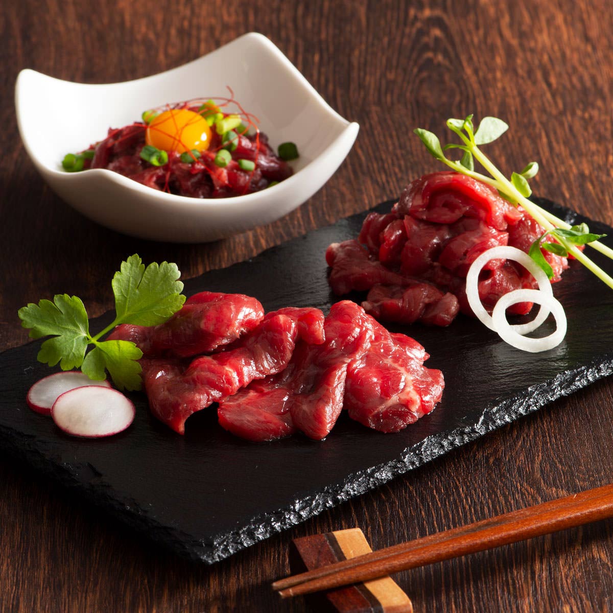 フジチク ふじ馬刺し 詰め合わせ 華 〔上赤身80g×2、ユッケ50g×1、馬刺しのたれ5ml×4、たれ・薬味〕