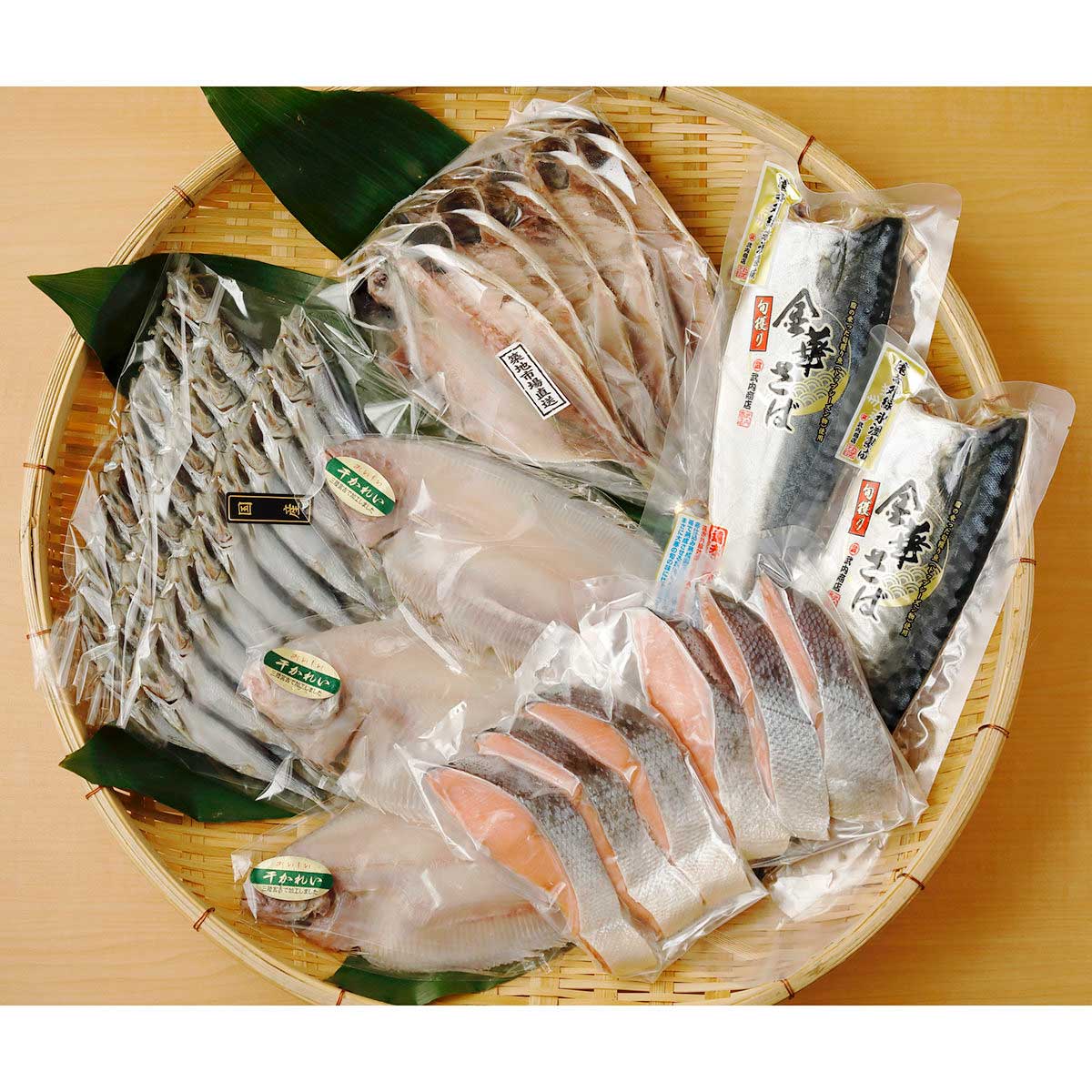 築地の目利き厳選 村上塩引鮭と干物の詰合せ 〔村上塩引鮭×6・アジ開干し×5・干カレイ×3・さば干物×2・ウルメ丸干し1連×3〕 東京 築地