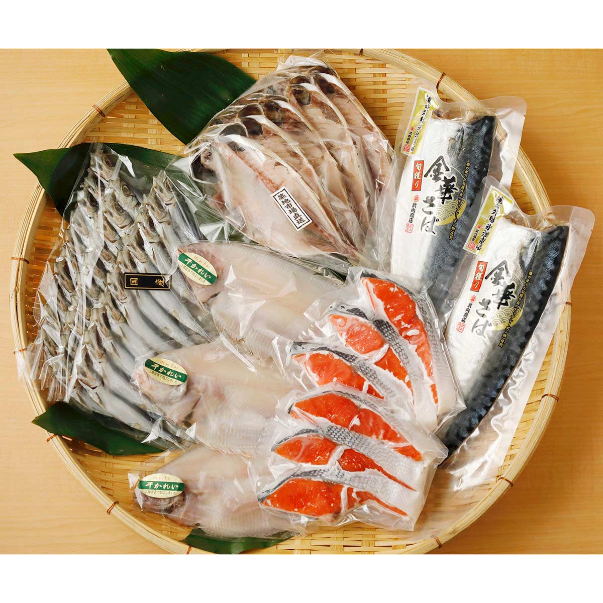 築地の目利き厳選 天然紅鮭と干物の詰合せ 〔紅鮭×6・アジ開干し×5・干カレイ×3・さば干物×2・ウルメ丸干し1連×3〕 東京 築地