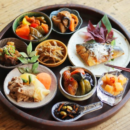 惣菜 まごころギフトセット 〔 肉じゃが・ 黒酢酢豚・ 牛すじのどて煮・ 五目ひじき煮・ きんぴらごぼう ほか全9種〕 【北海道・沖縄県・離島 配送不可】