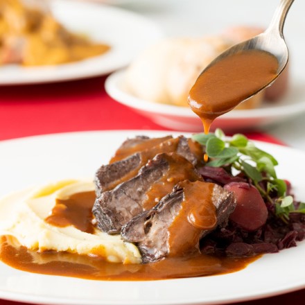 スーラモッカ スイス風牛肉の煮込み 2人前セット 〔スーラモッカ280g、マッシュポテト、添え野菜、ソース〕