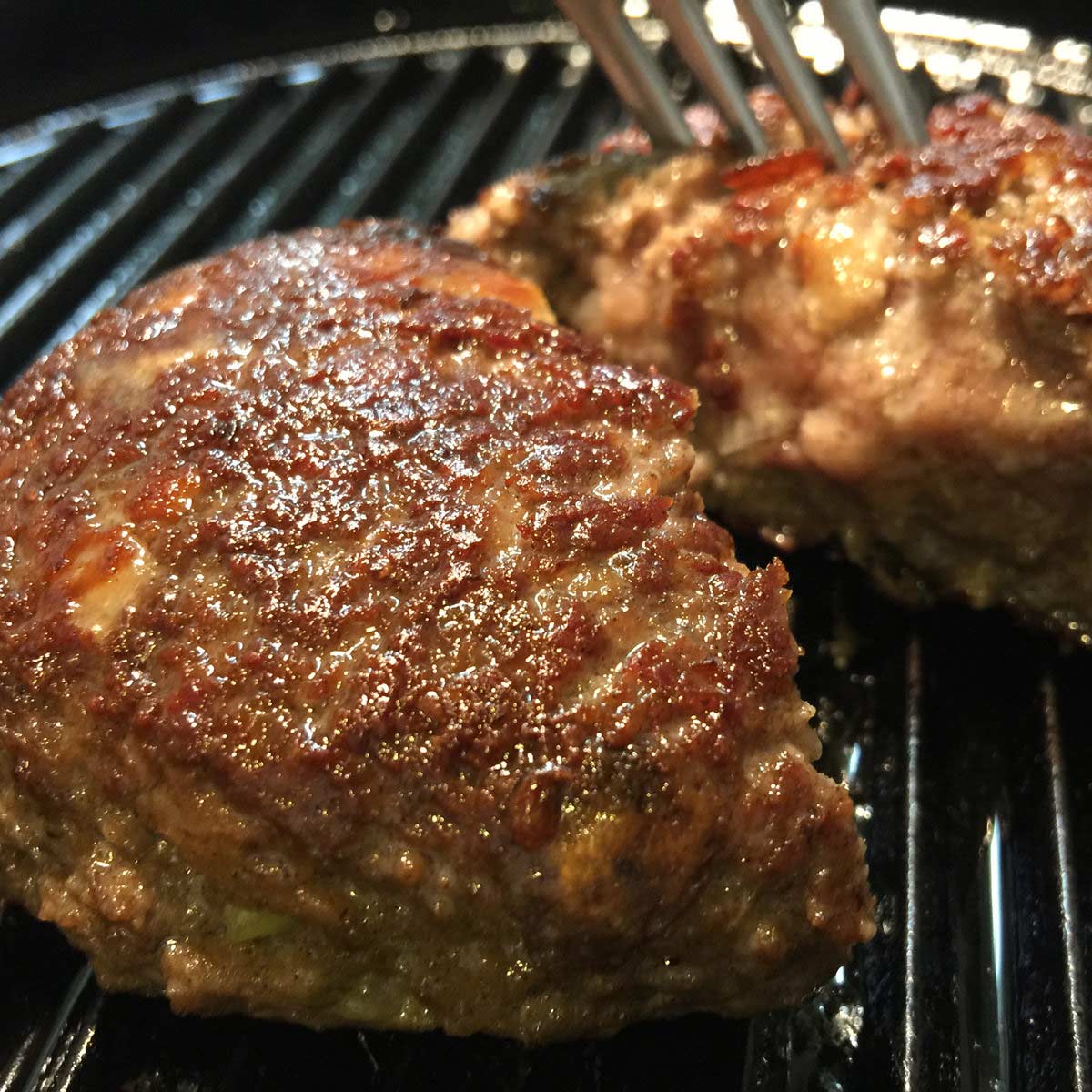 大阪 洋食Revo 名物黒バーグ 焼き上げ 4個 〔150g×4〕 ハンバーグ【北海道・沖縄・離島 お届け不可】