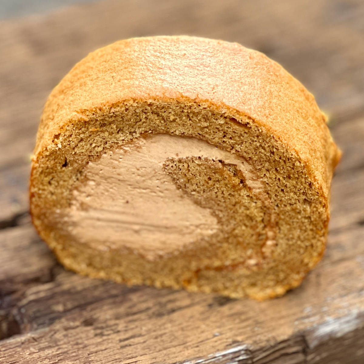 自家焙煎コーヒーロールケーキ 〔10個入〕 洋菓子 19HITOYASUMI 【沖縄・離島 お届け不可】