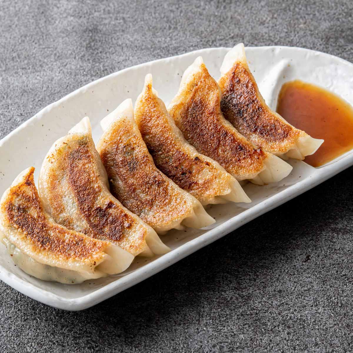 想吃担担面 手包み餃子30個 お試し四川ゴマソース付き 〔手包み餃子15個×2、四川ゴマソース50g×1〕 餃子