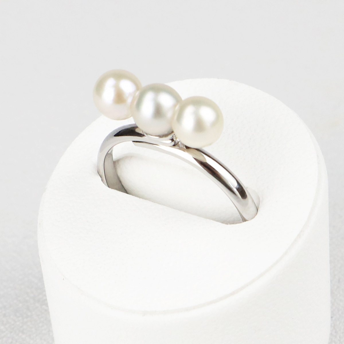 アコヤ真珠 3珠 5.0-5.5mm フリーサイズ パール リング 〔サイズ：フリー（#9～13）〕 指輪 アクセサリー