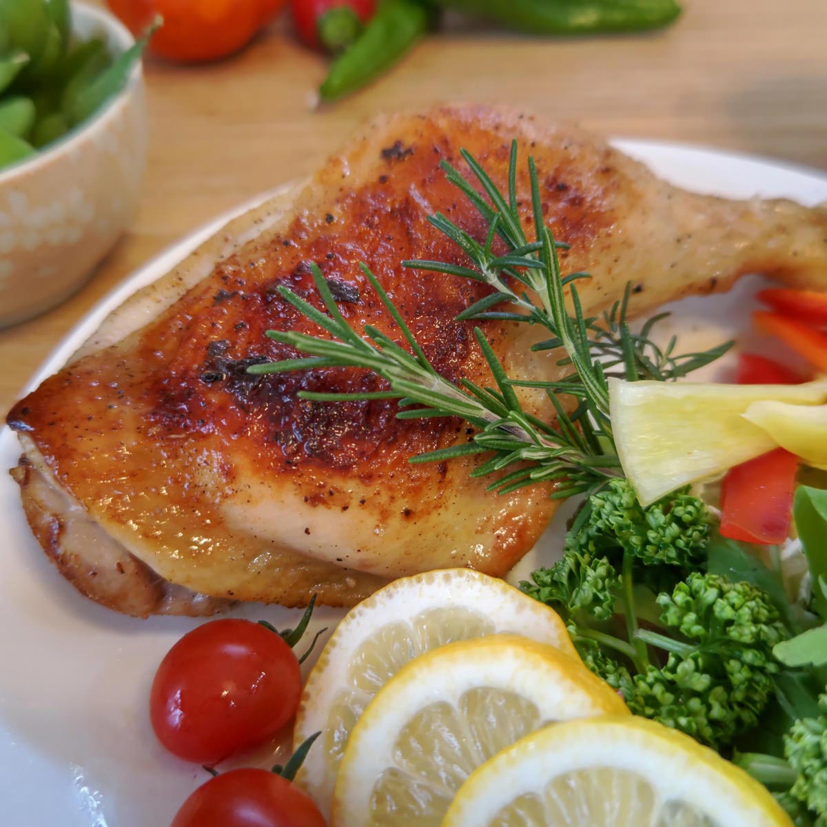 徳島 美馬とっと 骨付き鶏 やみつきスパイス 〔200g×5〕 鶏肉