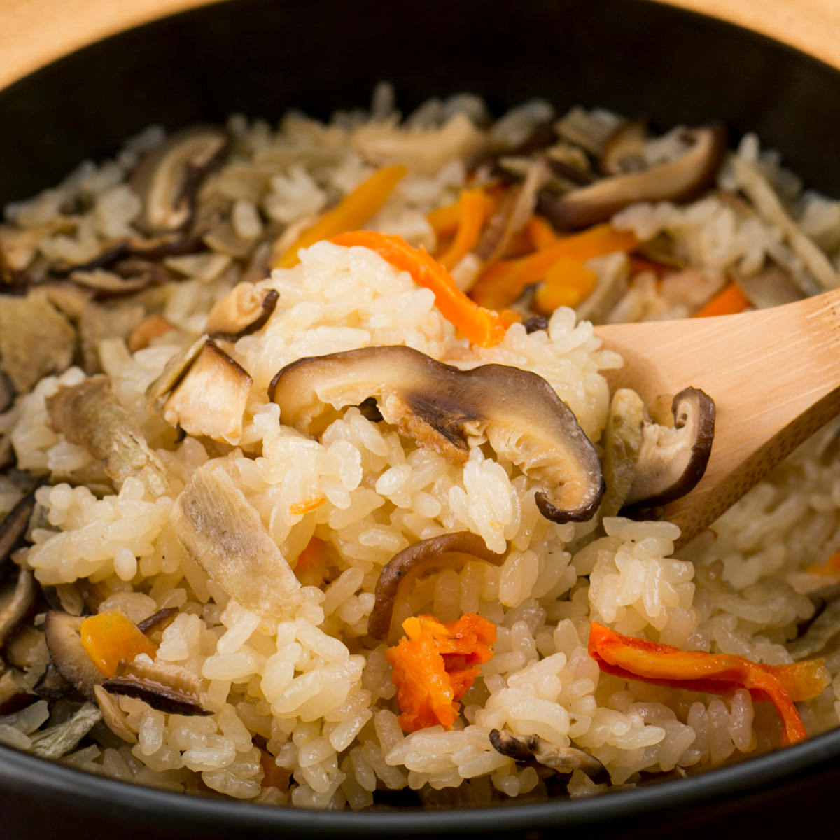 国産 比内地鶏スープで炊く 鶏めしの素 2合用 〔(スープ70g、具材13g)×6袋〕 炊き込みご飯の素