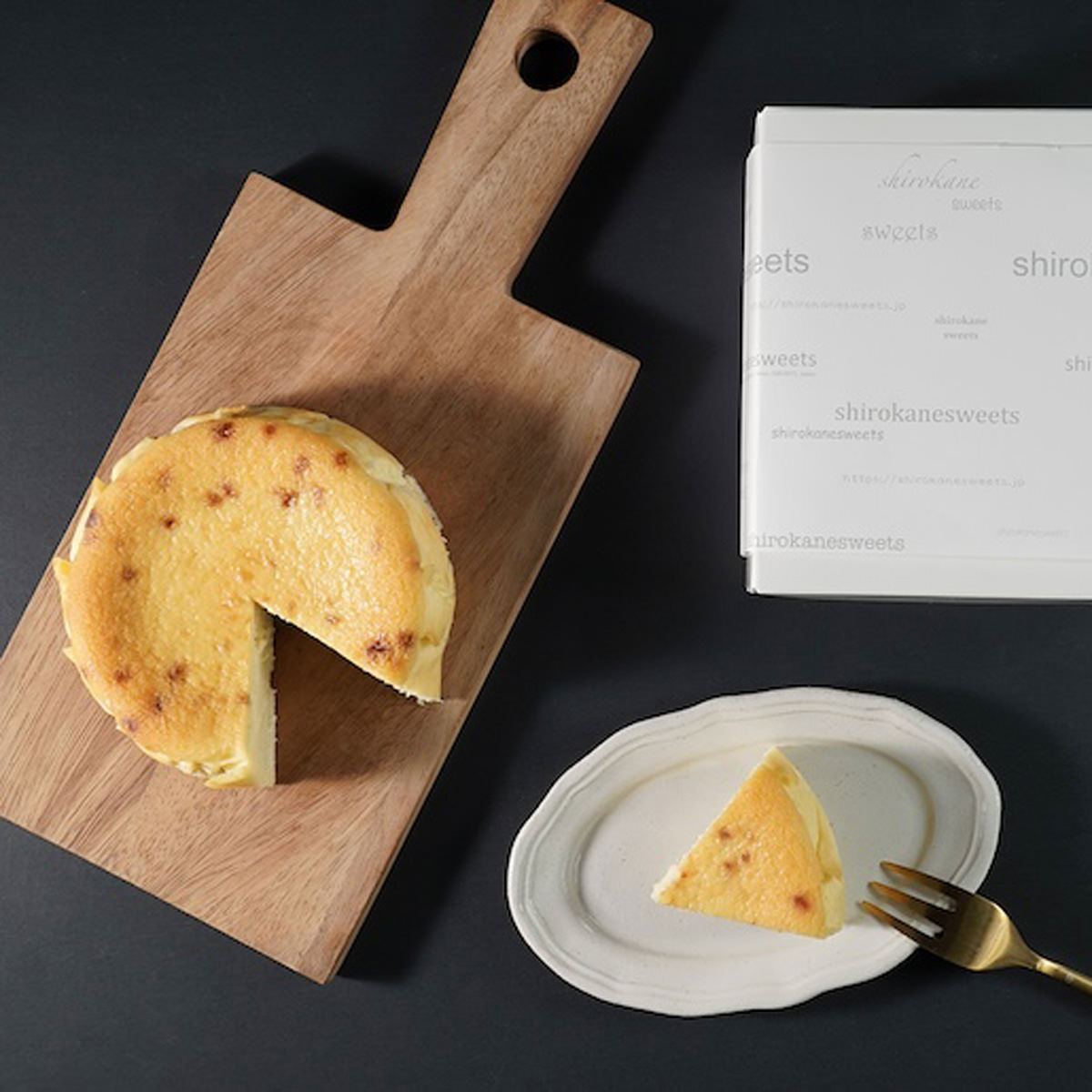ワインで嗜む大人のプレミアムブルーチーズケーキ〔4号(φ12cm、約360g)〕スイーツ 冷凍