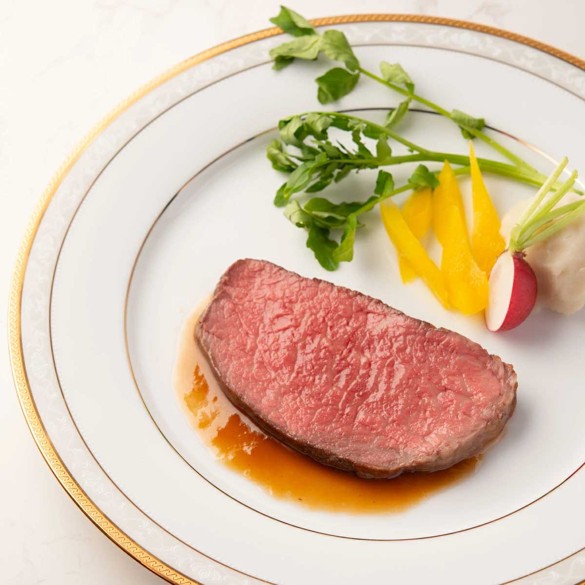 山形 グルメ小僧万吉 米沢牛 モモ肉 ローストビーフキット〔モモ塊肉600g、調味料、専用おろし金〕牛肉 ブロック