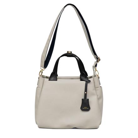 キーチャーム付き あおりショルダー ライトグレー