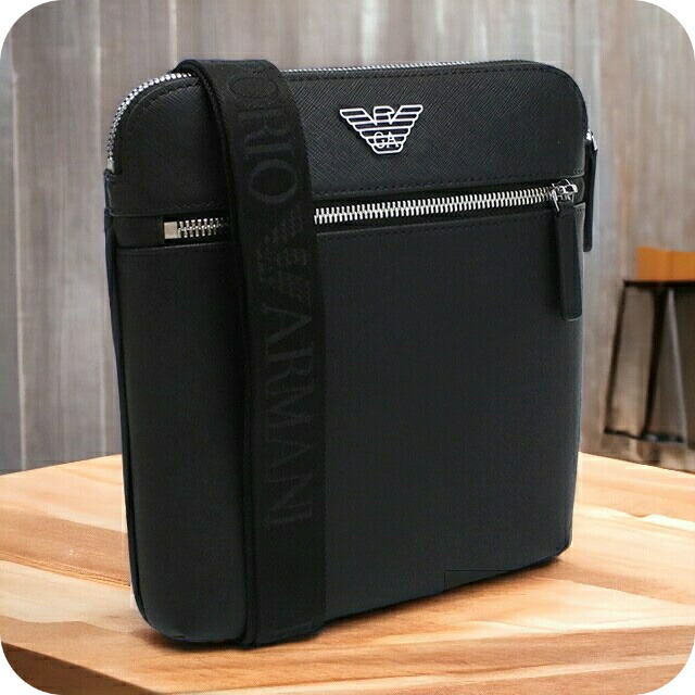 エンポリオ・アルマーニ 斜め掛けショルダーバッグ メンズ EMPORIO ARMANI ポリアミド ポリエステル Y4M185 BLACK ブラック バッグ 斜めがけ ブランド 高級 おしゃれ プレゼント 男性 実用的 かっこいい