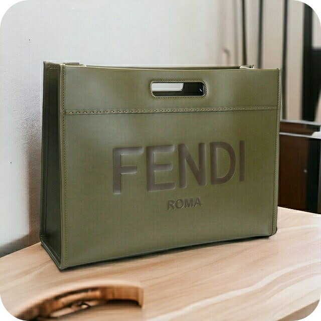 フェンディ トートバッグ メンズ FENDI カーフレザー イタリア 7VA480 カーキ バッグ 軽量 手提げ ブランド 高級 おしゃれ プレゼント 男性 実用的 かっこいい