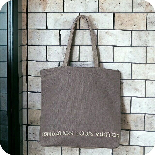 ルイ・ヴィトン トートバッグ メンズ レディース LOUIS VUITTON ルイヴィトン美術館 内ポケットなし キャンバス フォンダシオン エコバッグ グレー バッグ 軽量 手提げ ブランド 高級 おしゃれ プレゼント 男性 実用的 かっこいい
