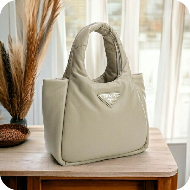 プラダ ハンドバッグ レディース PRADA NAPPA SOFT レザー イタリア 1BG412 DESERTO ベージュ系 バッグ 軽量 小さめ 手提げ ブランド 高級 おしゃれ プレゼント 女性 実用的 かわいい