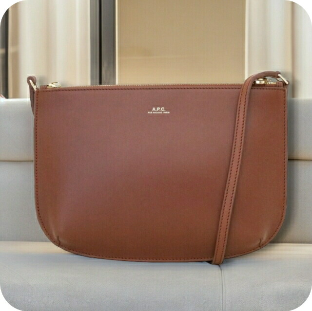 アーペーセー A.P.C. ショルダーバッグ レディース F61404-PXAWV-CAD sac sarah ブラウン 斜めがけ ブランド 高級 おしゃれ プレゼント 女性 実用的 かわいい