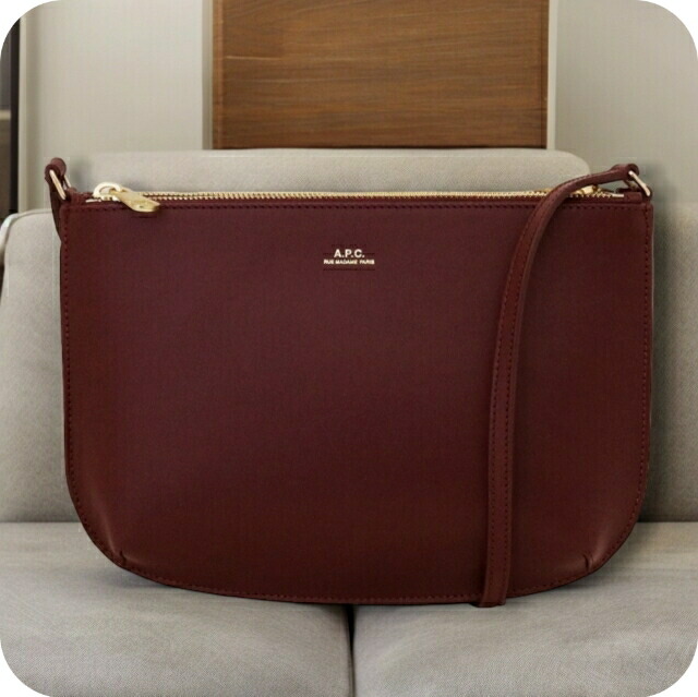 アーペーセー A.P.C. ショルダーバッグ レディース F61404-PXAWV-GAE sac sarah ボルドー 斜めがけ ブランド 高級 おしゃれ プレゼント 女性 実用的 かわいい