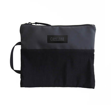CAMELBAK UNISEXポーチ C8023Black H=19 W=22cm 表地ポリカーボネート100% 一部ポリエステルメッシュ 裏地ポリエステル100%