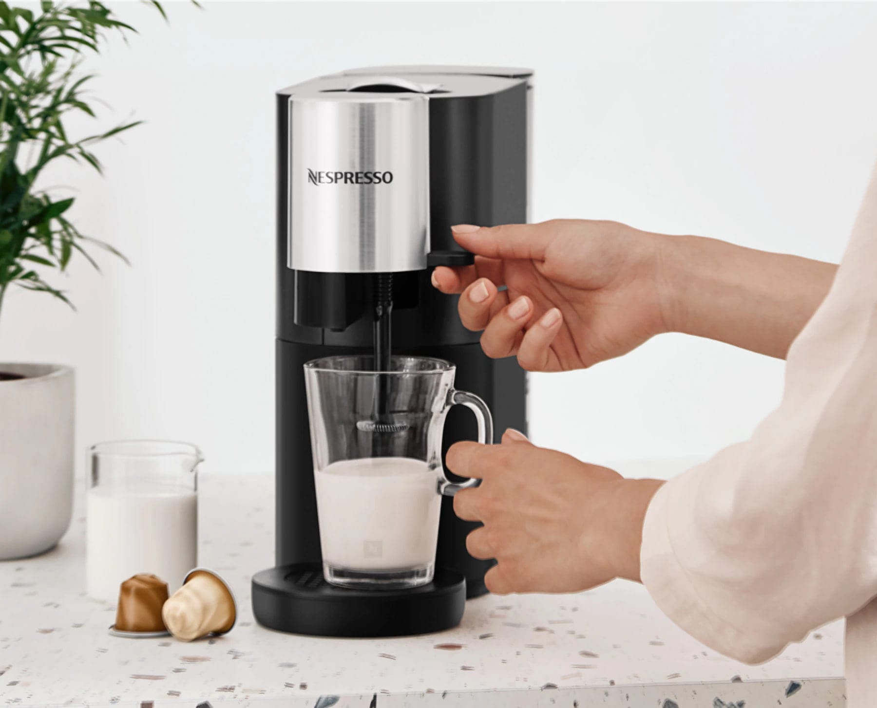 ネスプレッソ アトリエ 2021年製　NESPRESSO S85-BK